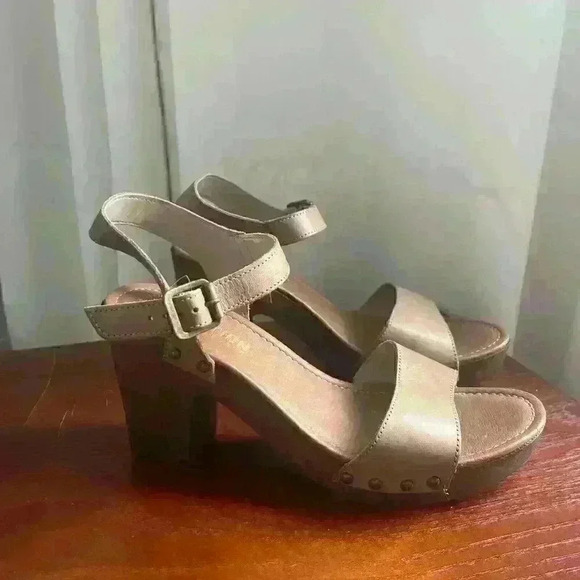 KENNETH COLE REACTION Tan Leather Platform Stacked Sandals Made In Italy Size 9 - Picture 1 of 12